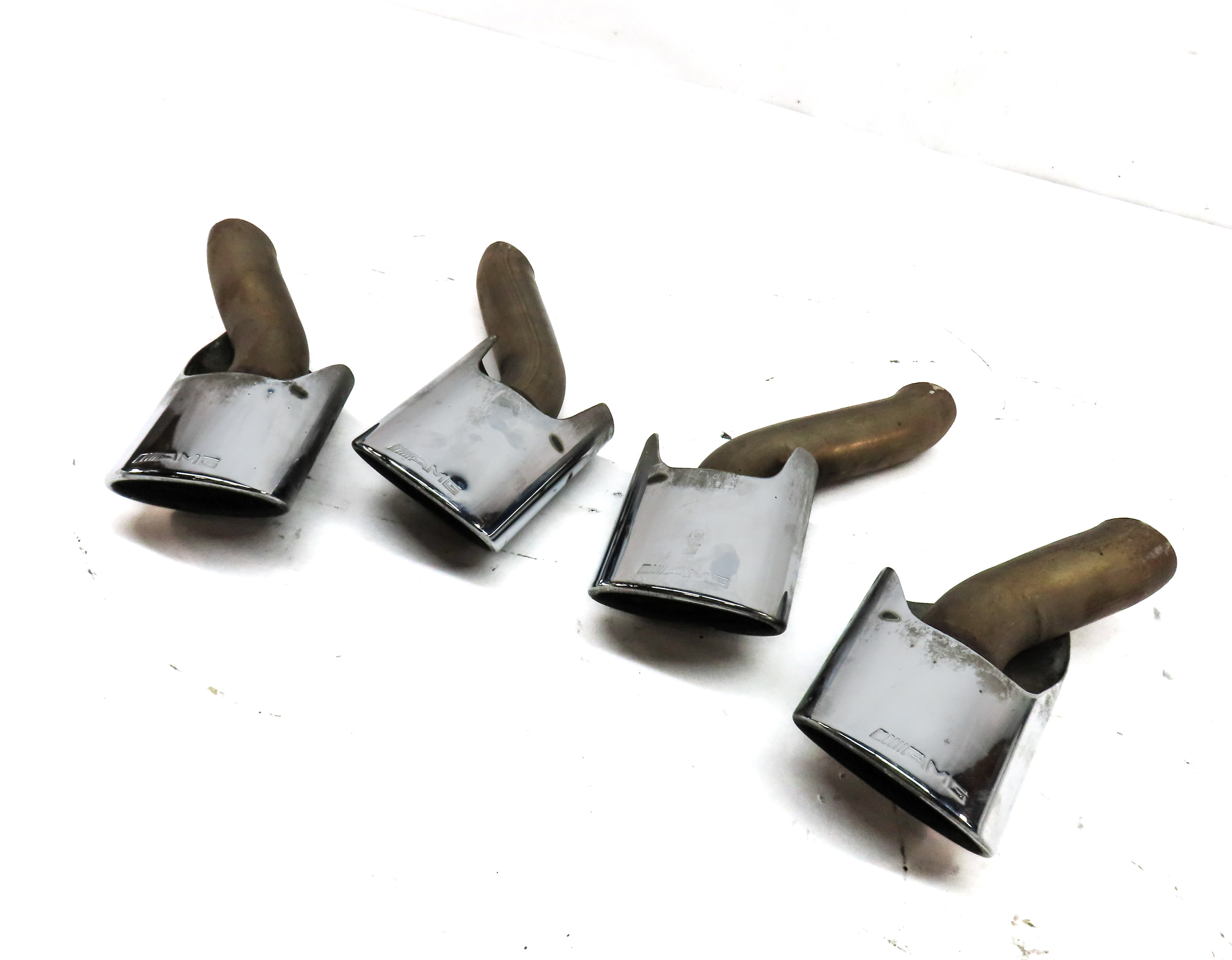 2006 MERCEDES CLS55 AMG (W219) 5.5L ///AMG ENGINE MUFFLER EXHAUST TIP SET 4 — exact item pictured